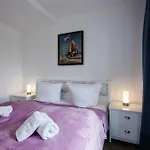 Prora - Geräumige FeWo über 2 Etagen mit Terrasse, Elektro-Grill und Meerblick - Seepferdchen Apartment Binz
