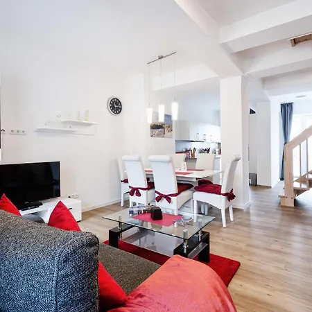 Apartment Prora - Geräumige FeWo über 2 Etagen mit Terrasse, Elektro-Grill und Meerblick - Seepferdchen *