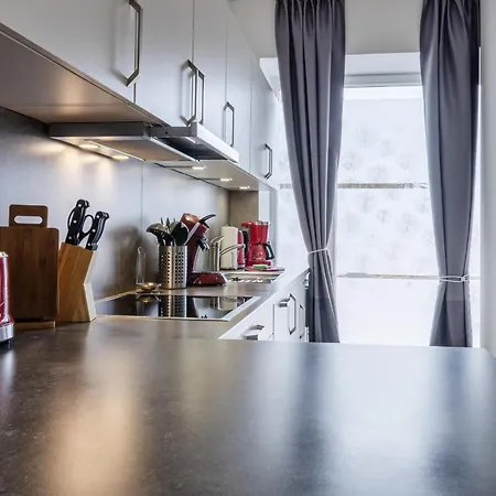 Prora - Geräumige FeWo über 2 Etagen mit Terrasse, Elektro-Grill und Meerblick - Seepferdchen Apartment *