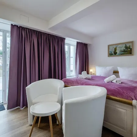 Prora - Geräumige FeWo über 2 Etagen mit Terrasse, Elektro-Grill und Meerblick - Seepferdchen *